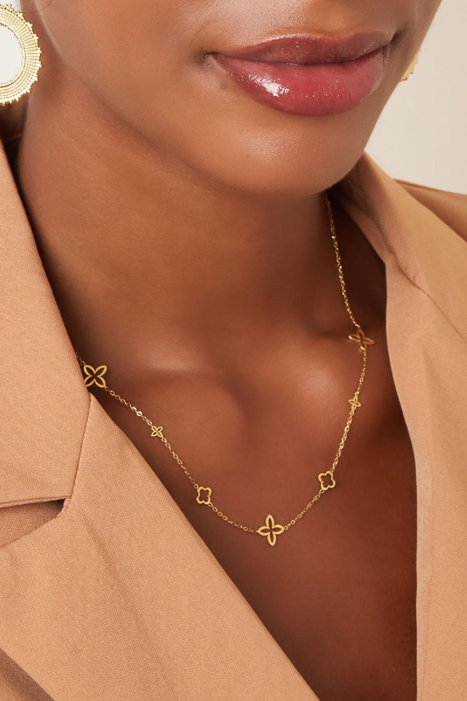 Minimalistische Charm-Halskette mit Kleeblättern Goldfarbe Edelstahl Bild3
